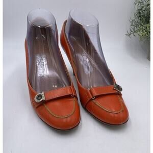 SALVATORE FERRAGAMO Orange Leather Gancini Pumps Button Metal Sz 7.5B/38